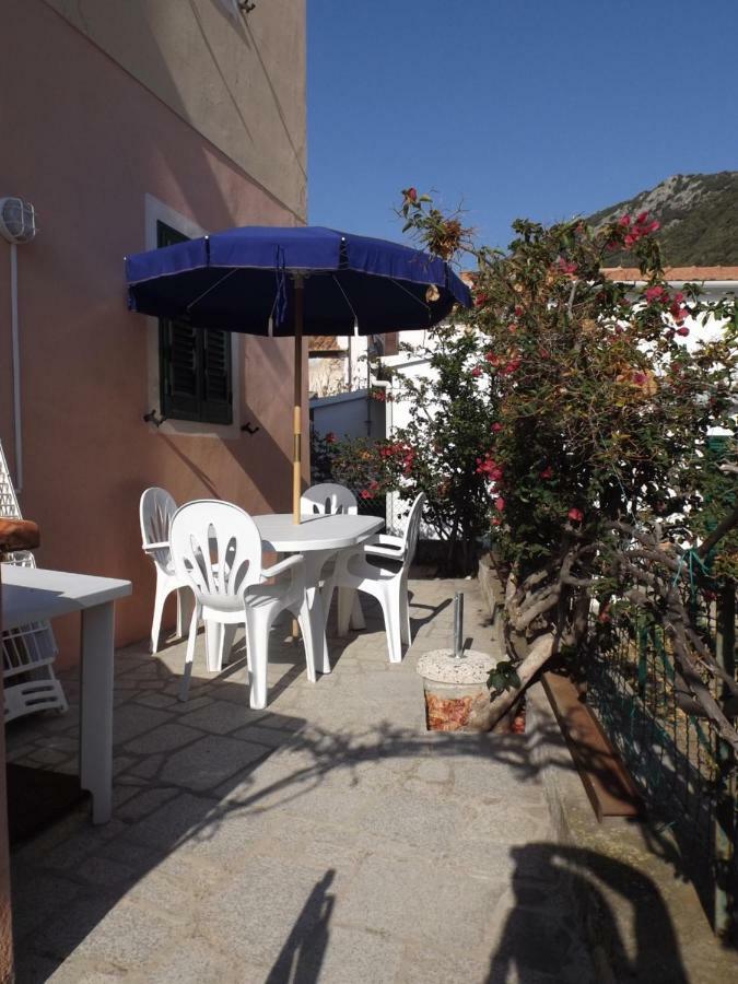 Appartamento Il Girasole Pomonte Exterior foto