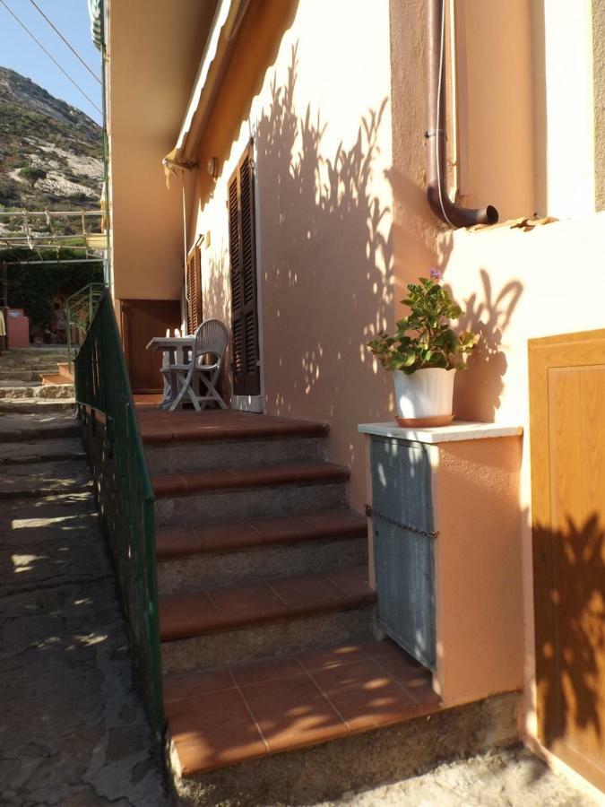 Appartamento Il Girasole Pomonte Exterior foto